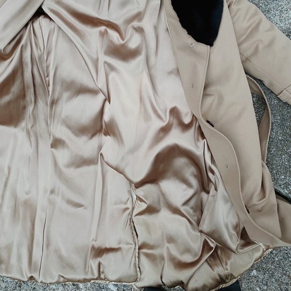 Perfect condition vintage Eddie Bauer puff trenchcoat with black fux fur collar. - Picture 6 of 6